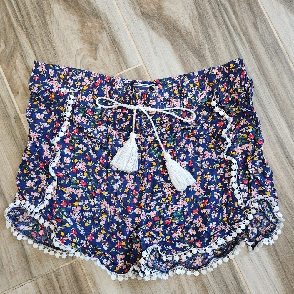 womens Flowy floral shorts size XL